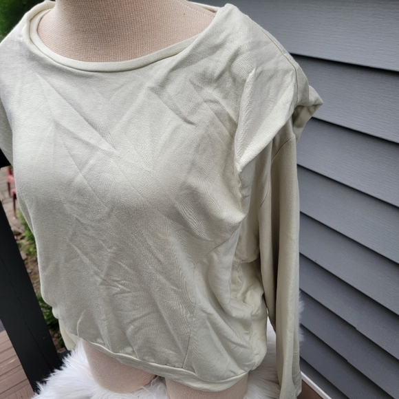 2/$20 NWT Elan Laurel Top M - Picture 3 of 9